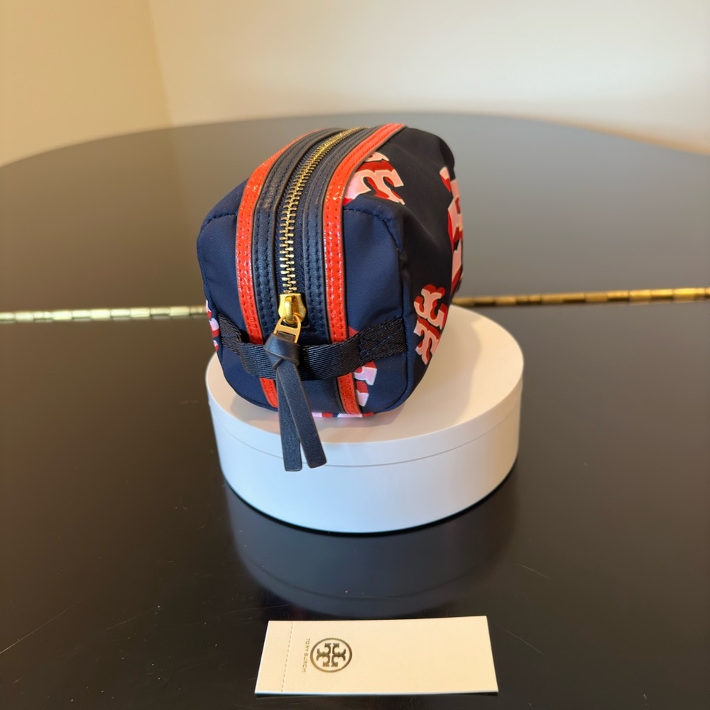 NWT Authentic Rare Luxury Travel Tory Burch Flying Logo Cosmetic Case/Bag - Picture 9 of 17